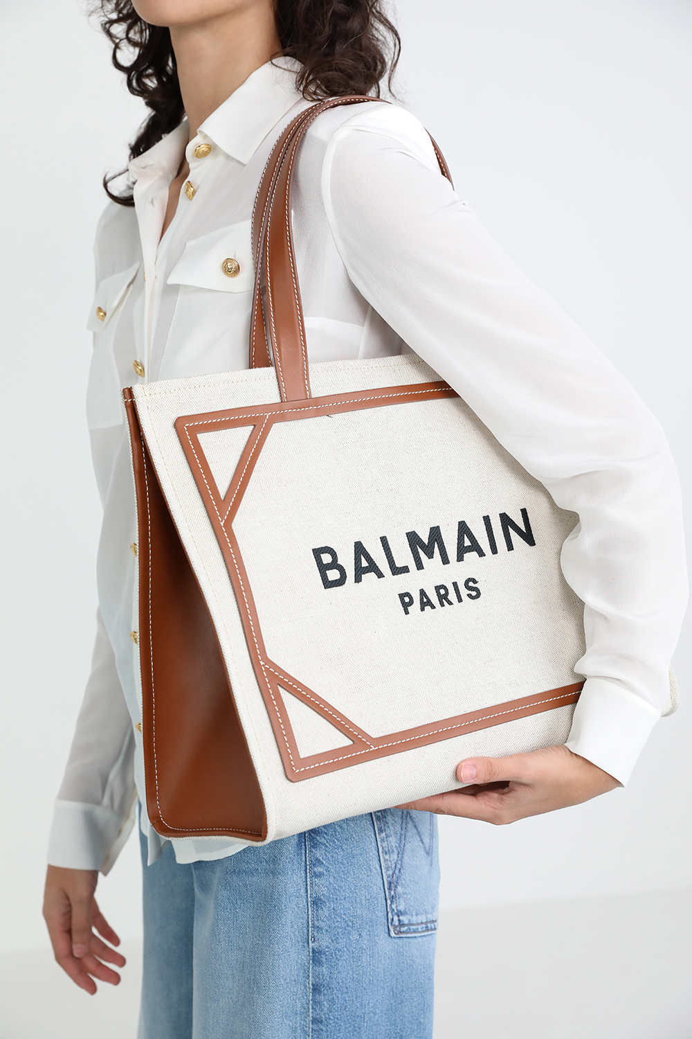 תמונת כל הלוק של תיק נשיאה קנבס